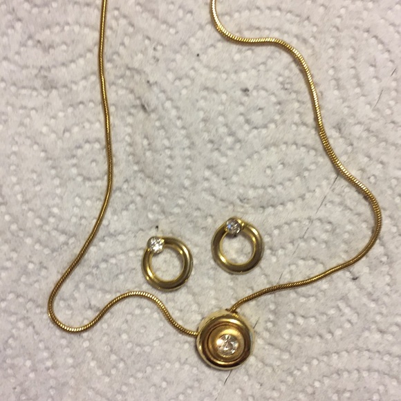 9 inches gold costume necklace with faux diamond